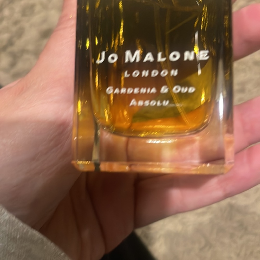 Jo Malone Gardenia and Oud absolu - Picture 3 of 5